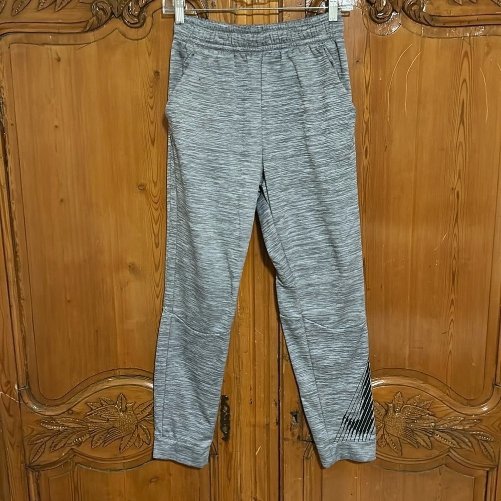 Nike Youth Polyester Fleece Lined Joggers/Sweatpants. XL